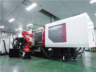 中空吹塑成型機及(jí)六軸取(qǔ)件(jiàn)機(jī)器人