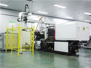 中空吹塑(sù)成型(xíng)機及三軸(zhóu)單臂單截(jié)伺服(fú)機械手